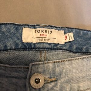 Torrid distresses Bermuda shorts size 16